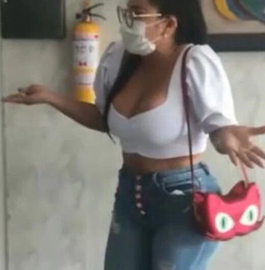 Denuncia discriminación por su forma de vestir