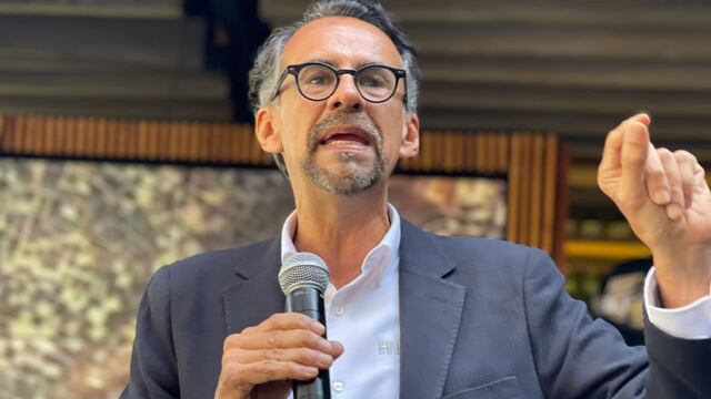 La persona que agregó ron Matusalém a vasos de Gatorade en el Maratón CDMX 2022 es un "derechoso alcoholizado": Javier Hidalgo