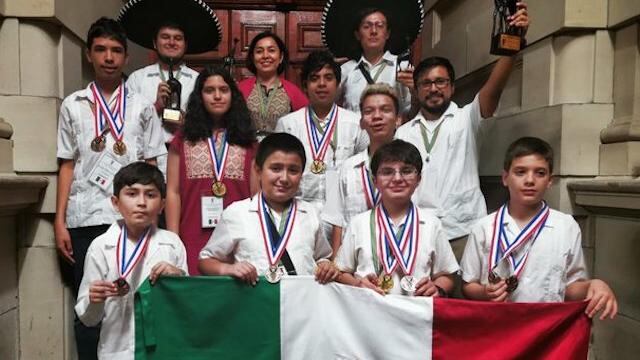 Equipo de la Olimpiada Mexicana de Matemáticas que se llevó dos medallas de oro