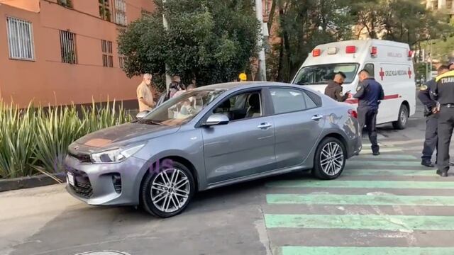 Mujer atropella a policía por no dejarla pasar