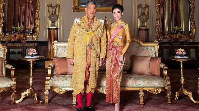 Rey Vajiralongkorn y Sineenat Wongvajirpakdi