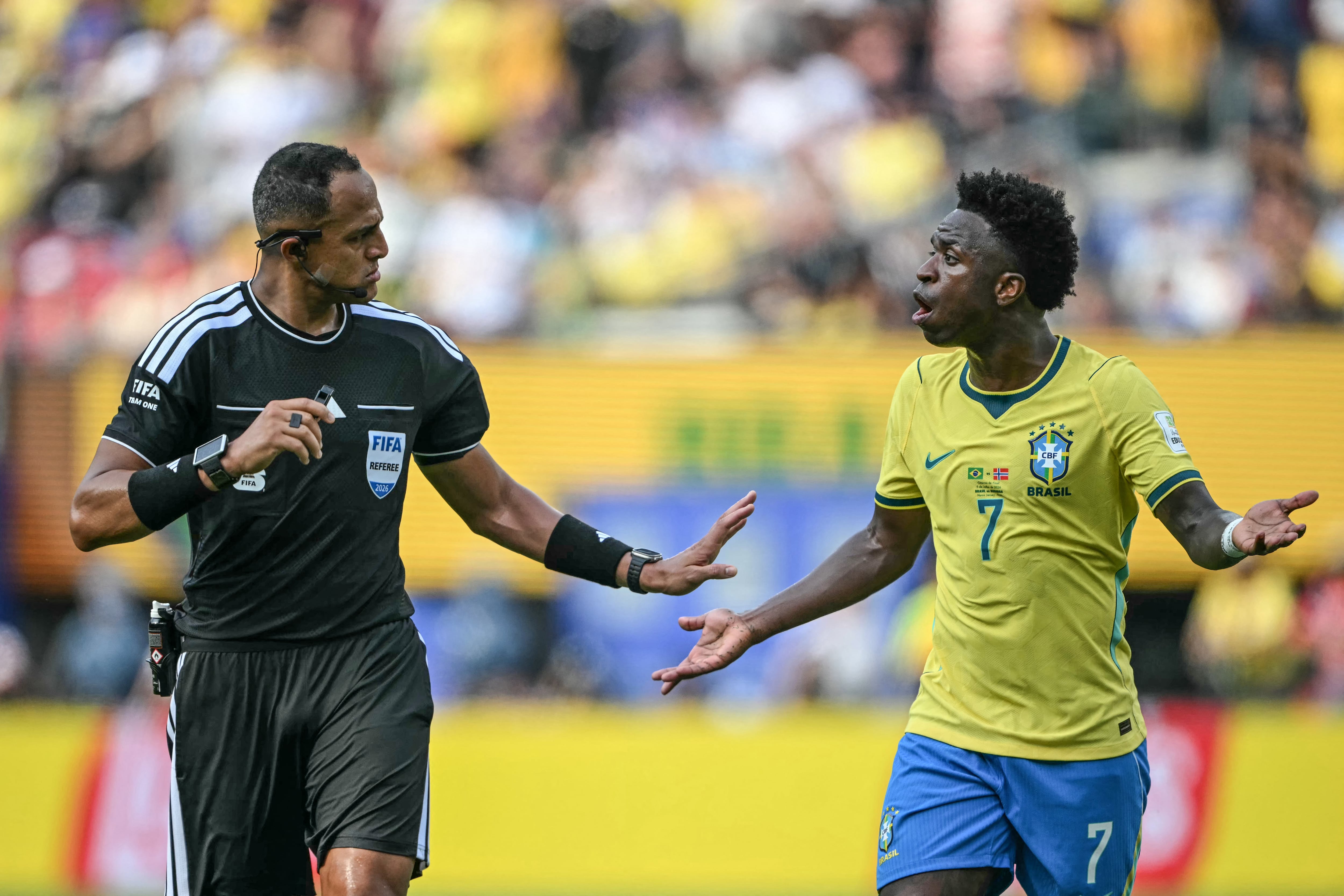Ismail Elfath, arbitro estadounidense
