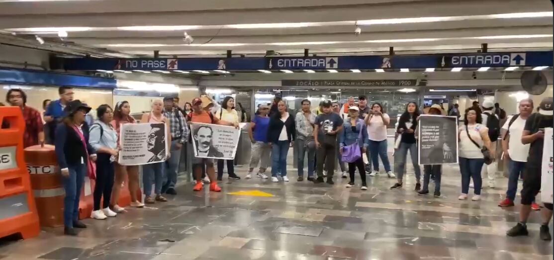 CNTE da paso libre en Metro CDMX