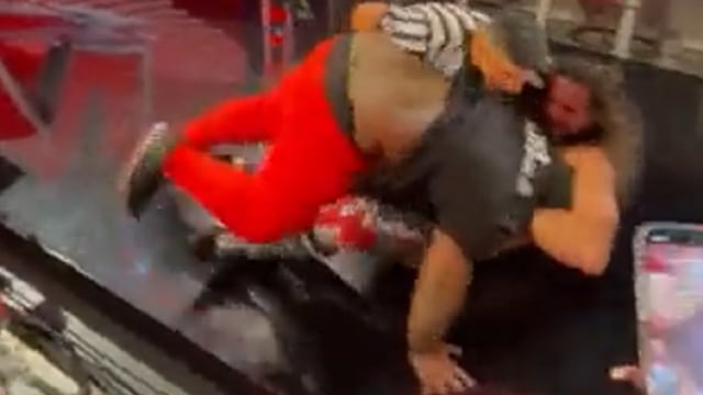 Ataque a Seth Rollins