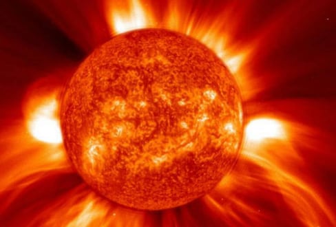 El sol es un astro que brilla por sí mismo.