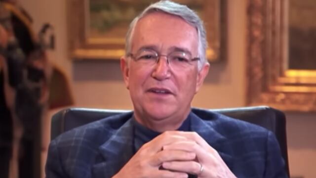 Ricardo Salinas Pliego defiende sus tuits y asegura que él los escribe