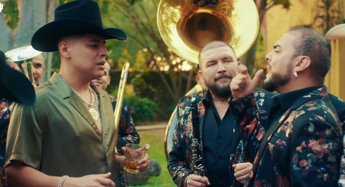 Grupo Firme y El Recodo en 'El reemplazo'.
