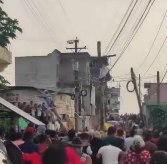 Jesús en viacrucis de Guatemala termina electrocutado