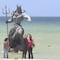 Fotos del Poseidón de Progreso: Turistas ya aceptaron a la estatua a horas del huracán Beryl