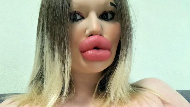 Andrea Ivanova, la mujer con los labios más grandes