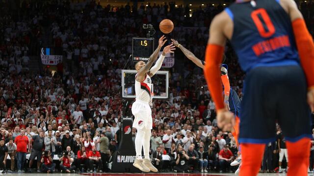 Lillard encestó un triple de último segundo para darle el triunfo a Portland
