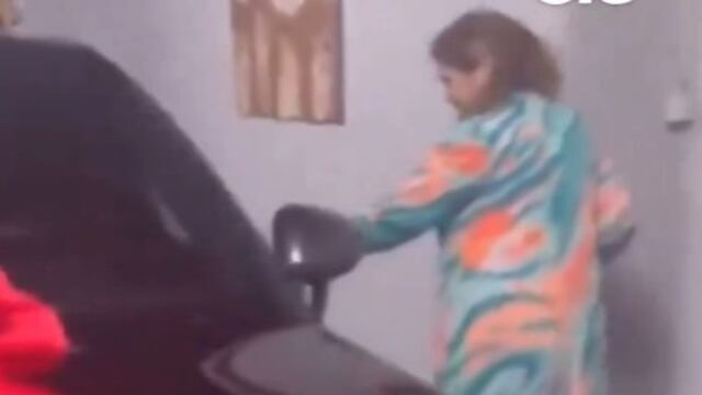 Cristiano Ronaldo le regaló a su mamá un lujoso auto por su cumpleaños.