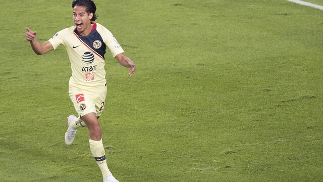 Lainez en un partido con América