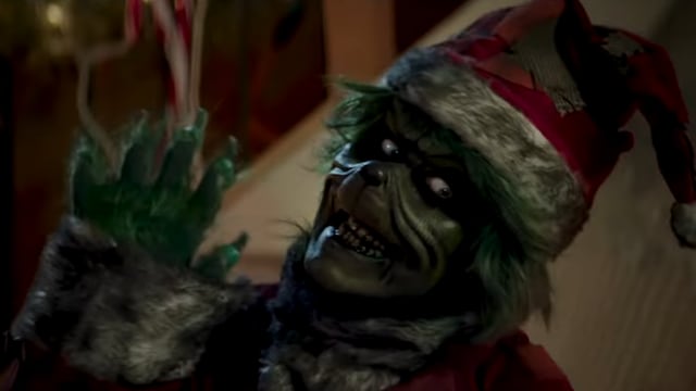 Escena de The Mean One, película de terror de El Grinch