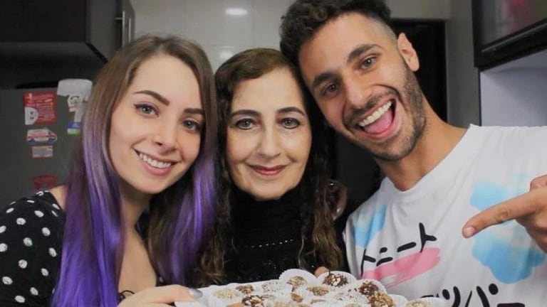 YosStop y Rayito con su mamá