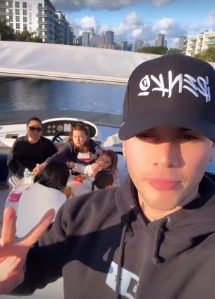 Juan de Dios Pantoja y Kimberly Loaiza de nuevo juntos y en el yate con el que engañaron a sus fans