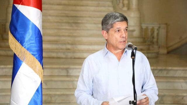 Carlos Fernández de Cossío, vicecanciller de Cuba, desmiente espionaje a Estados Unidos