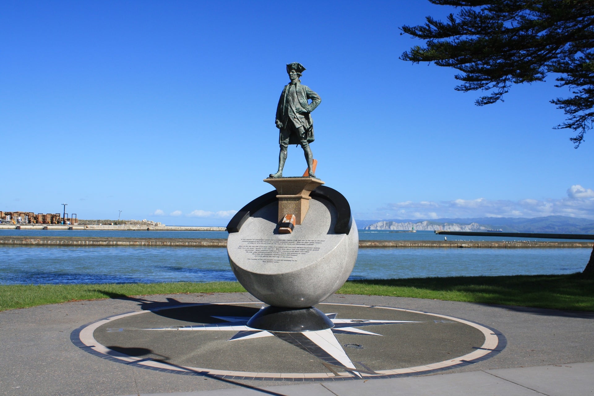 Estatua dedicada a James Cook