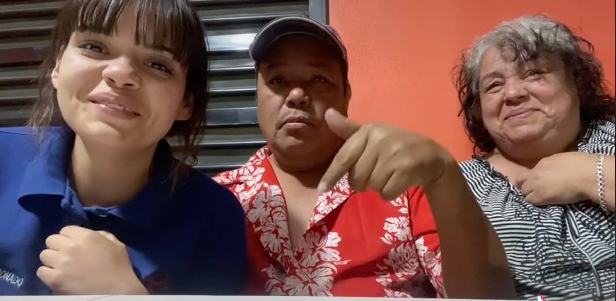 Papá finge ser sordomudo