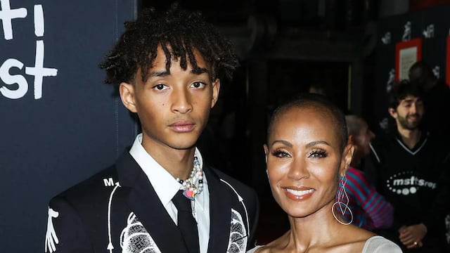 Jaden Smith culpa a su mamá, Jada Pinkett Smith, de introducir a la familia a las drogas psicodélicas