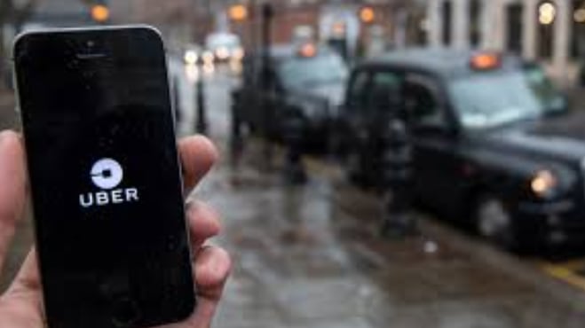 Me causa mucha mayor extrañeza el que con el paso de los días las autoridades no se hayan pronunciado al respecto y que el vehículo y el chofer no aparezcan aún.