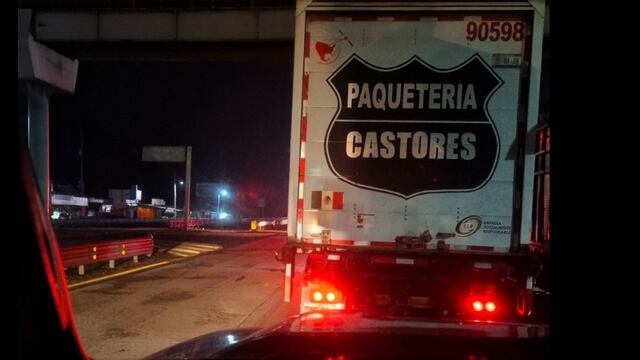 Accidente en autopista México-Puebla por volcadura de pipa