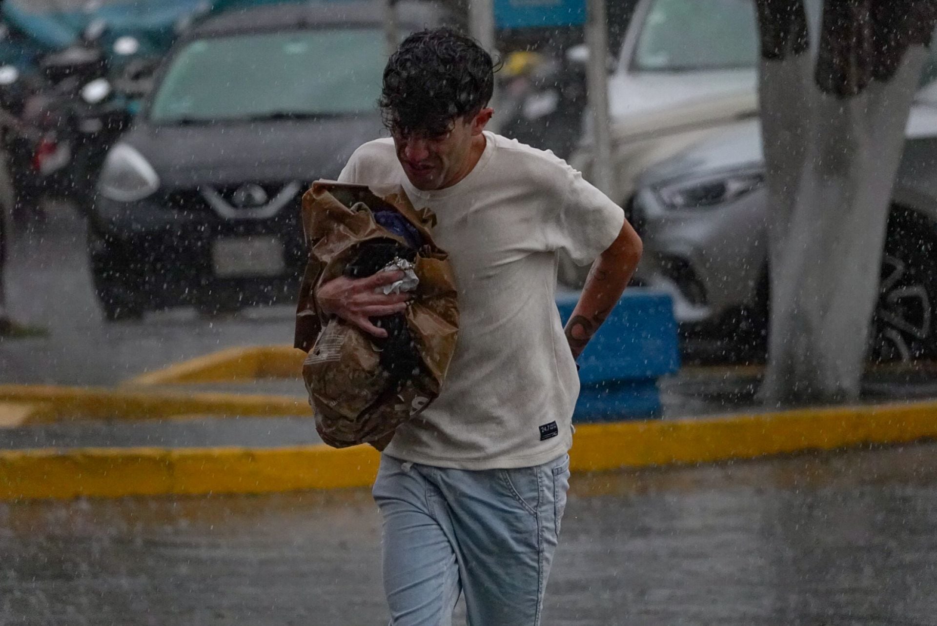 Habrá desde lluvias fuertes hasta posible caída de granizo en CDMX