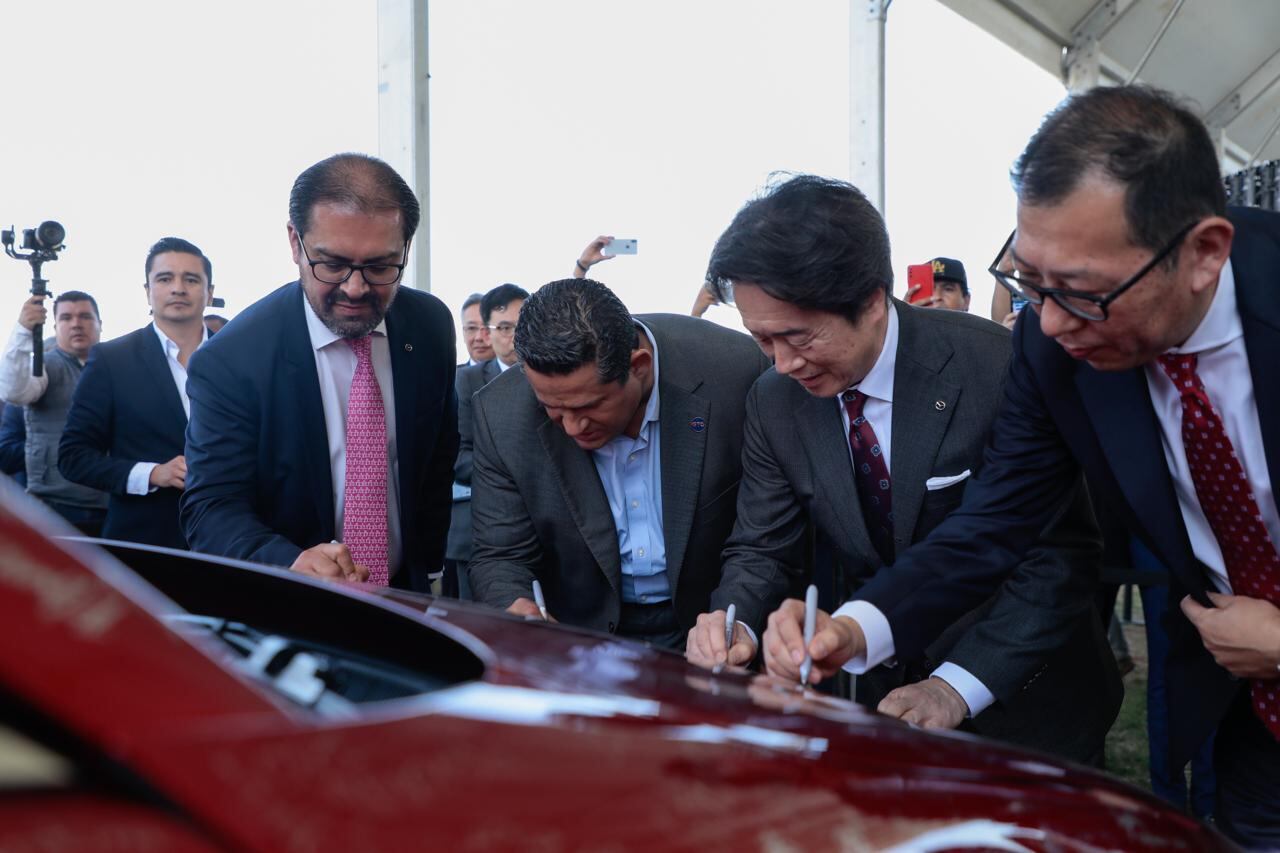 Diego Sinhue Rodríguez celebra 10 años de Mazda en Guanajuato