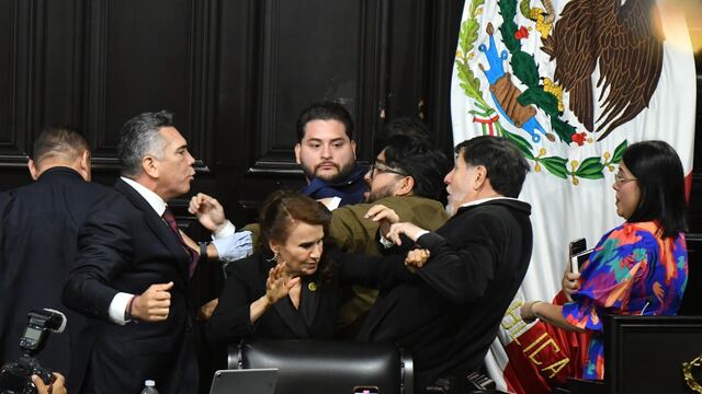 Conato de bronca entre Alejandro Moreno Cárdenas, y Gerardo Fernández Noroña, presidente de la mesa directiva, al finalizar la última sesión ordinaria de la Comisión Permanente