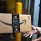 Amazon: compró unos tenis de Estados Unidos y por las reglas del SAT no pudo recibirlos; esto pasó