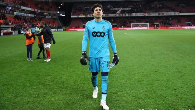 Ochoa recibió tres goles del Genk