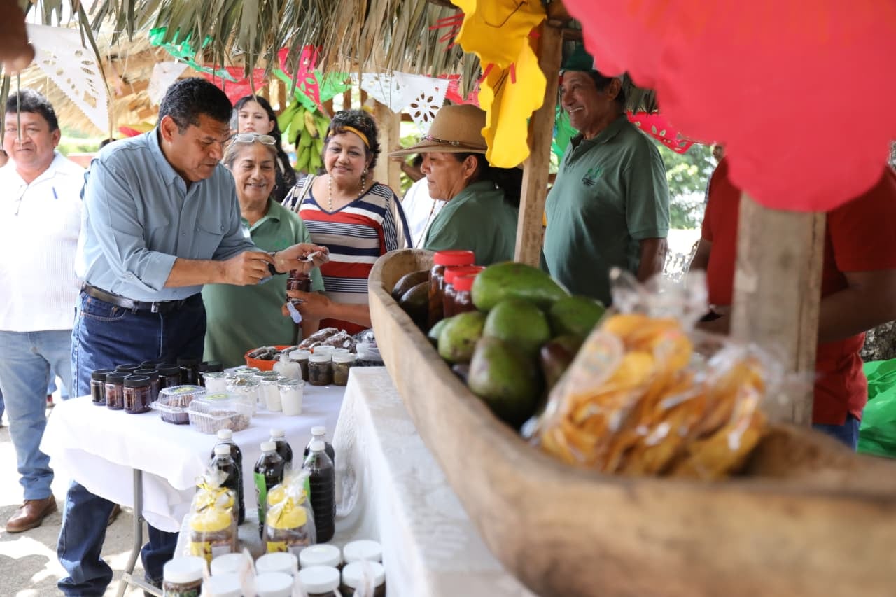 Sembrando Vida beneficia a 70 mil campesinos en Tabasco: Javier May.