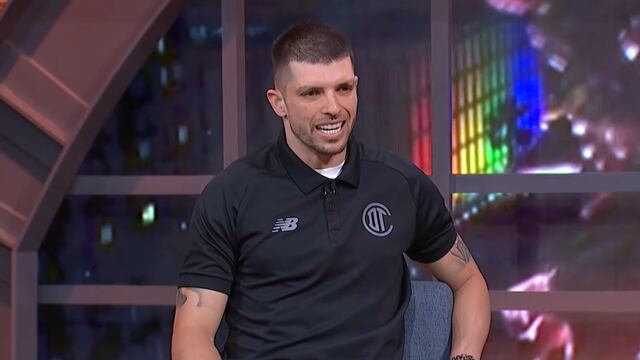 Tiago Volpi defiende a Memo Ochoa