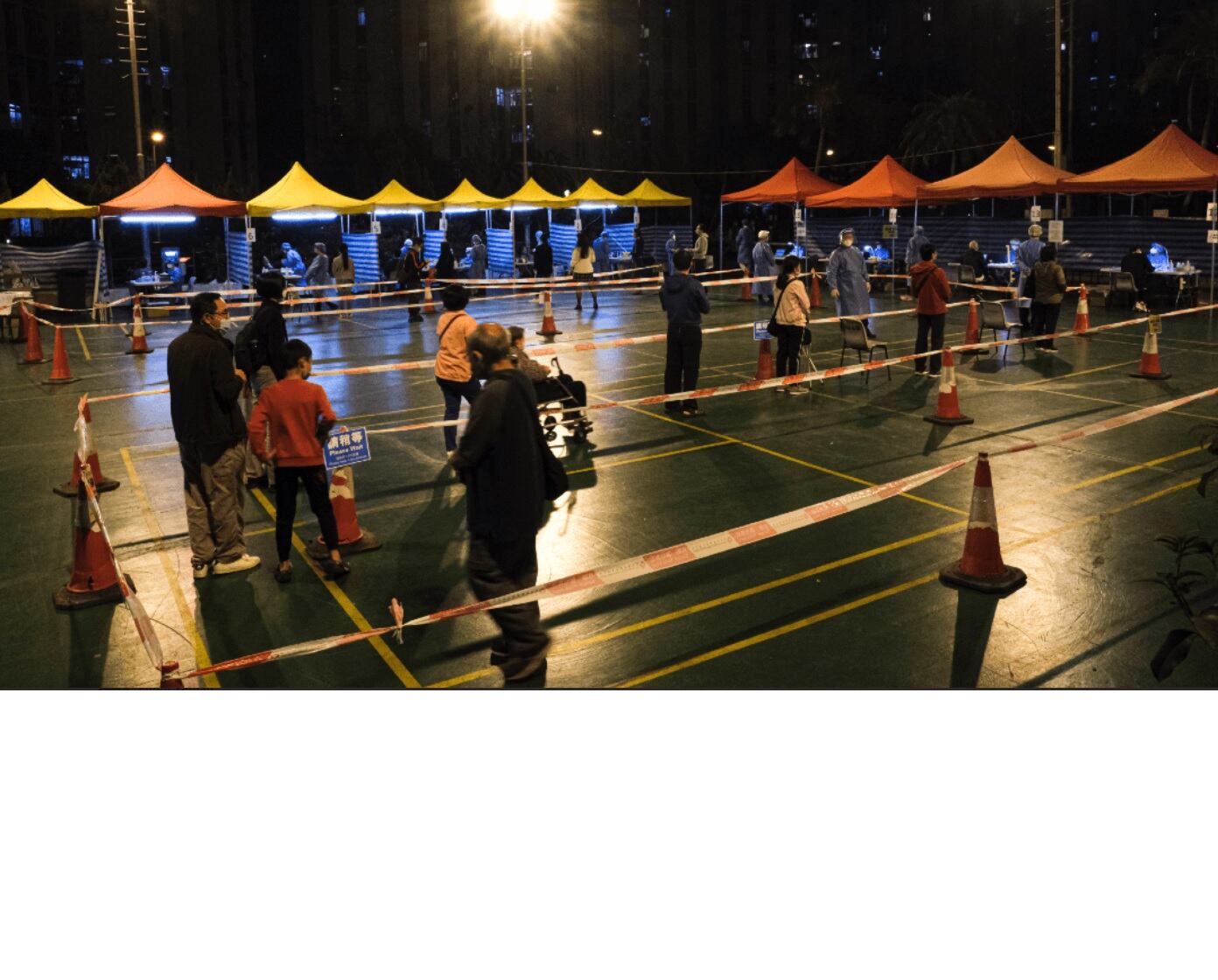 Habitantes de Shenyang hacen fila para realizarse la prueba de Covid-19