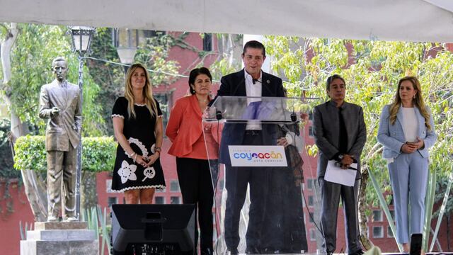 Giovani Gutiérrez Aguilar rinde homenaje a Agustín Lara en Coyoacán