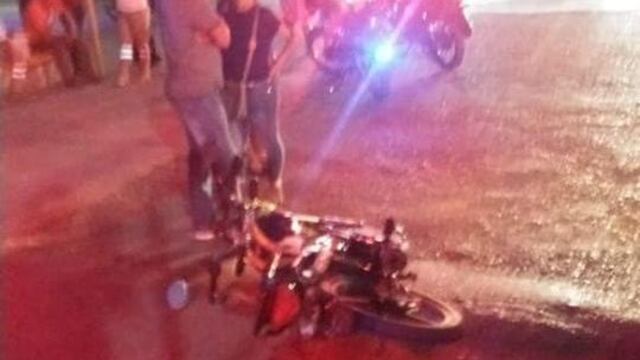 Atropella a motociclista y le echa la culpa