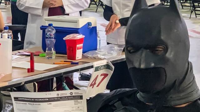 Joven disfrazado de Batman
