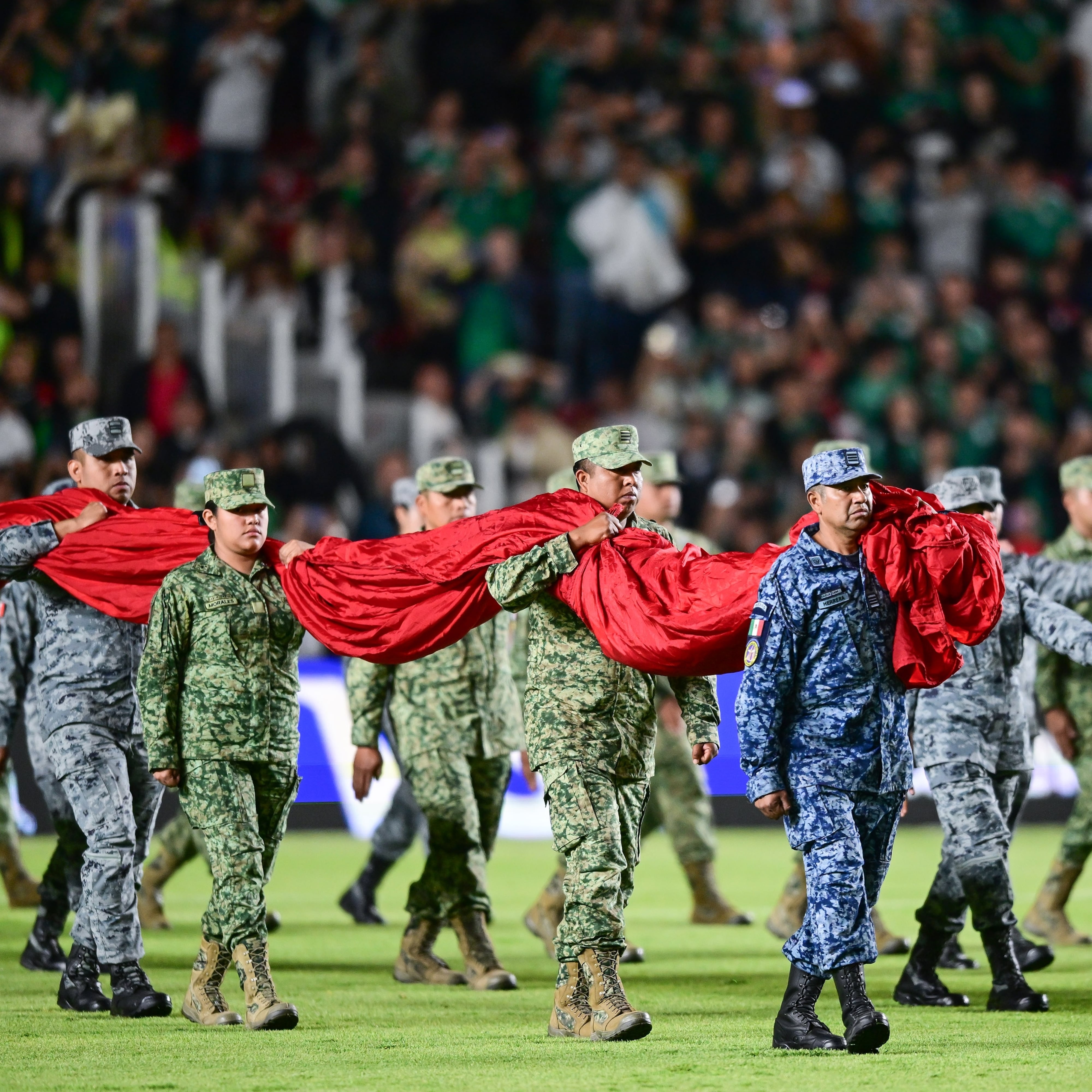 México vs Islandia: guardan minuto de silencio por elementos de las Fuerzas Armadas fallecidos en Jalisco