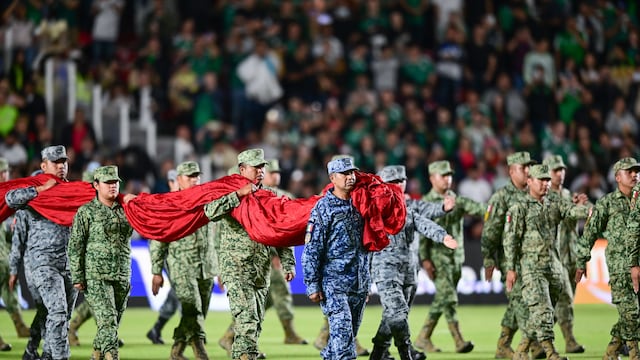México vs Islandia: guardan minuto de silencio por elementos de las Fuerzas Armadas fallecidos en Jalisco.