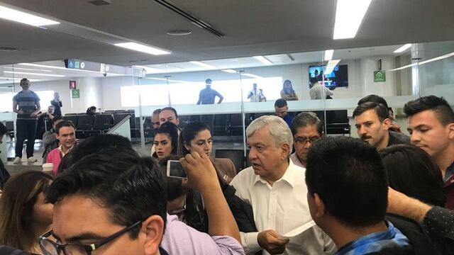 AMLO en el aeropuerto