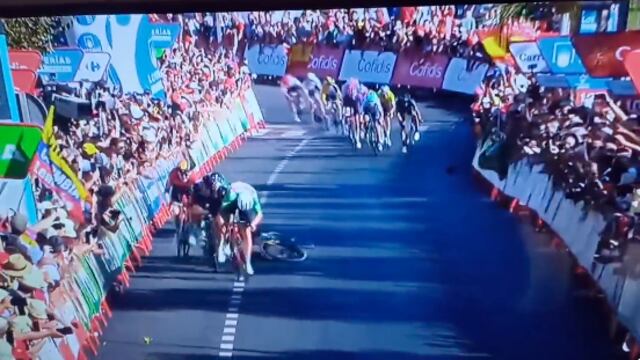 Primoz Roglic sufrió caída en la etapa 16 de La Vuelta