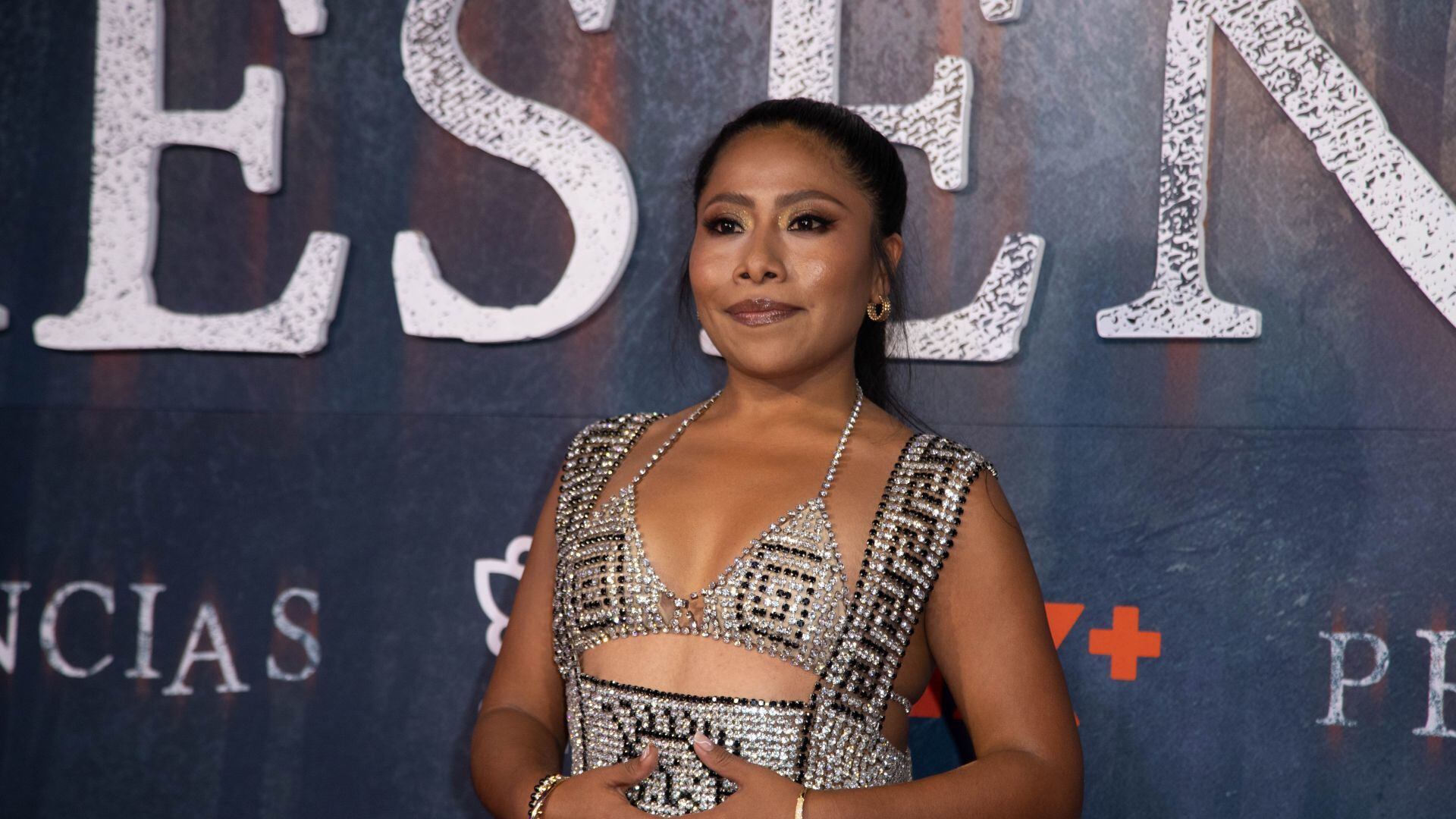 Yalitza Aparicio celebra su cumpleaños 31 en modo navideño con una selfie