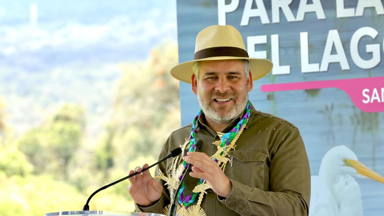 Alfredo Ramírez Bedolla: Comunidades indígenas cedieron hectáreas para proteger al Lago de Pátzcuaro