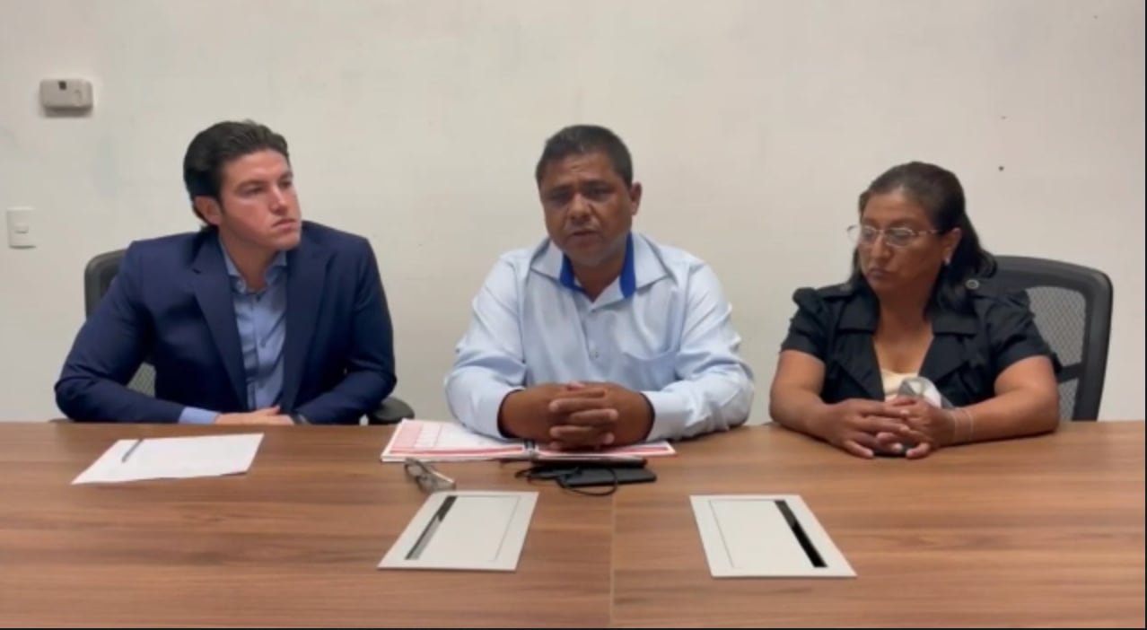 Samuel García y los papás de Debani Escobar, Mario Escobar y Dolores Bazaldua