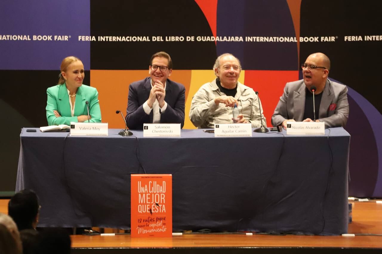 Salomón Chertorivski presenta su libro “Una Ciudad Mejor que esta. 12 rutas para poner la Capital en Movimiento”.