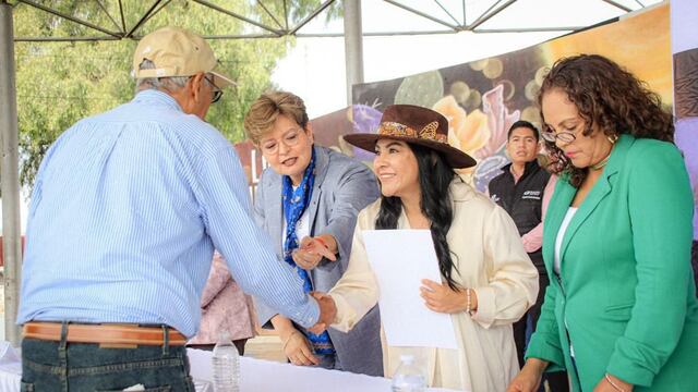 Karla Fiesco entrega más de mil 500 testamentos