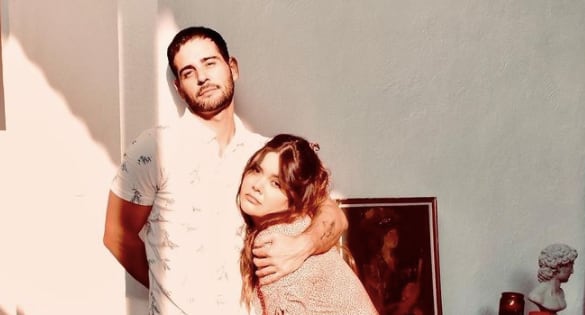 Matías Aranda junto a Yuridia