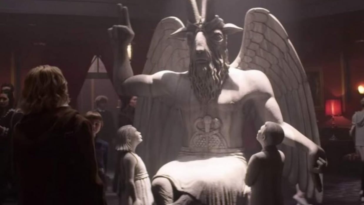 Polémica en Jardines del Pedregal: vecinos exigen que retiren una estatua de Baphomet
