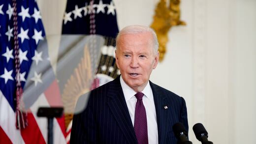 Joe Biden toca la campana tras terminar radioterapias por cáncer de próstata