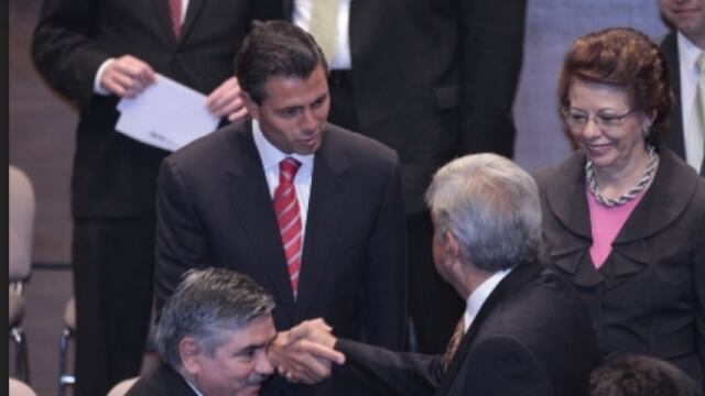 Todo hace suponer que unos meses antes de la elección en la que encabeza todas las encuestas a la fecha, volvió a ser El Peje amoroso, dispuesto a perdonar a sus enemigos e incluso a fumar la pipa de la paz.